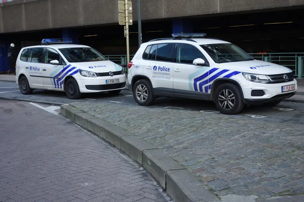 Voertuigen van de Belgische politie ter illustratie van loopbaanontwikkeling en verloning volgens zone.